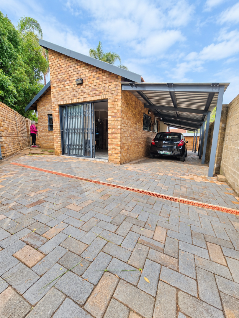 4 Bedroom Property for Sale in Wilkoppies North West